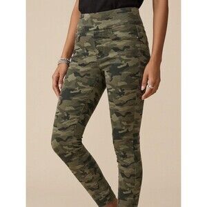 Rock & Republic Camo Pull-On Skinny Pants Size 8M High Rise Gorpcore Utility